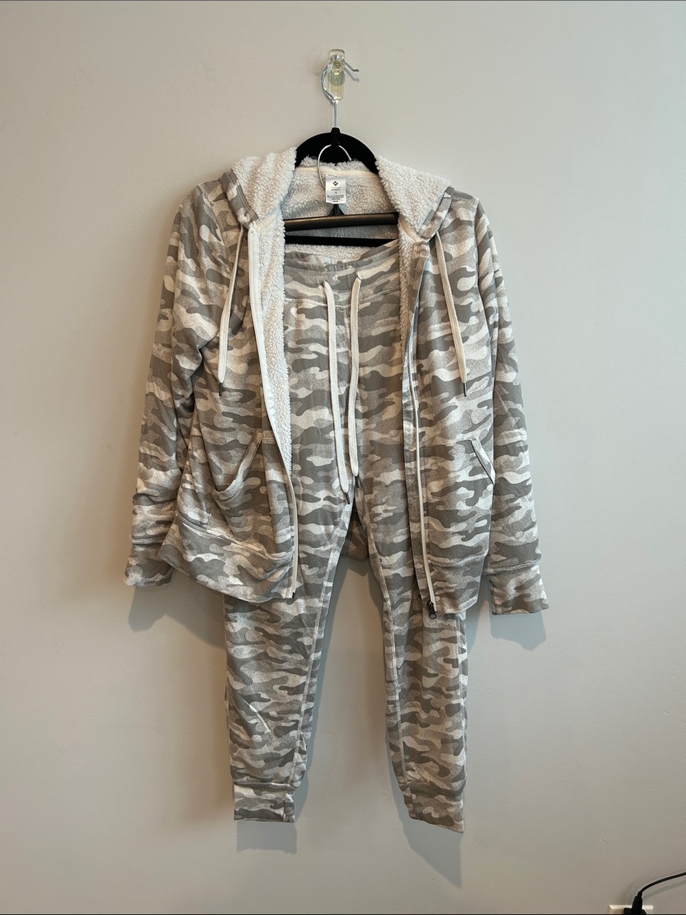 Cozy Gray Camo Sherpa-Lined Hoodie & Jogger Set